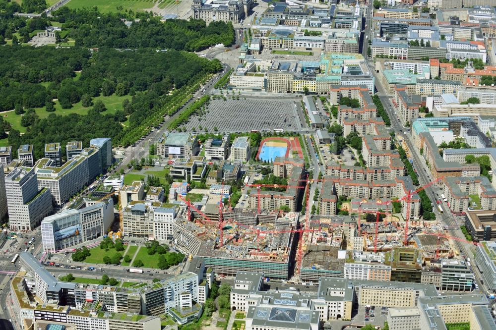 Luftaufnahme Berlin - Neubau eines Gewerbe- und Wohnkomplexes auf dem Wertheim Areal am Leipziger Platz in Berlin - Mitte