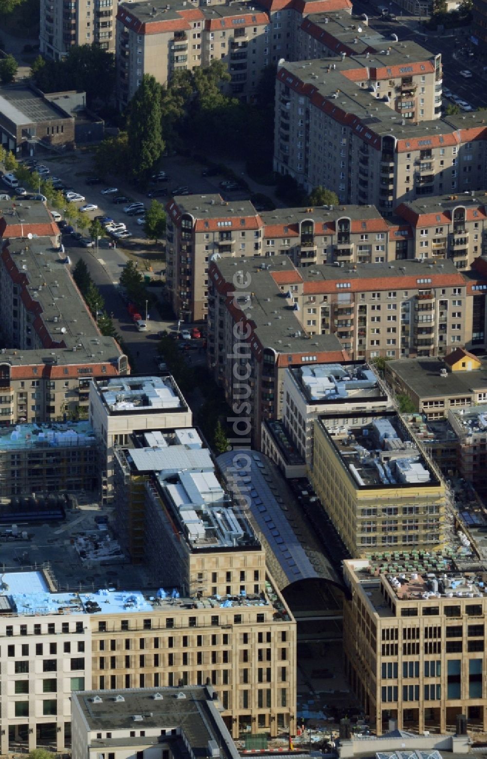 Luftaufnahme Berlin Mitte - Neubau eines Gewerbe- und Wohnkomplexes auf dem Wertheim Areal am Leipziger Platz in Berlin - Mitte