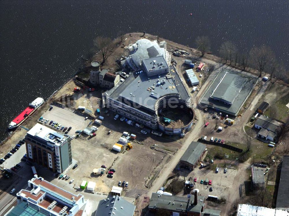 Potsdam aus der Vogelperspektive: Neubau des Hans Otto Theater am Schiffbauerdamm in Potsdam