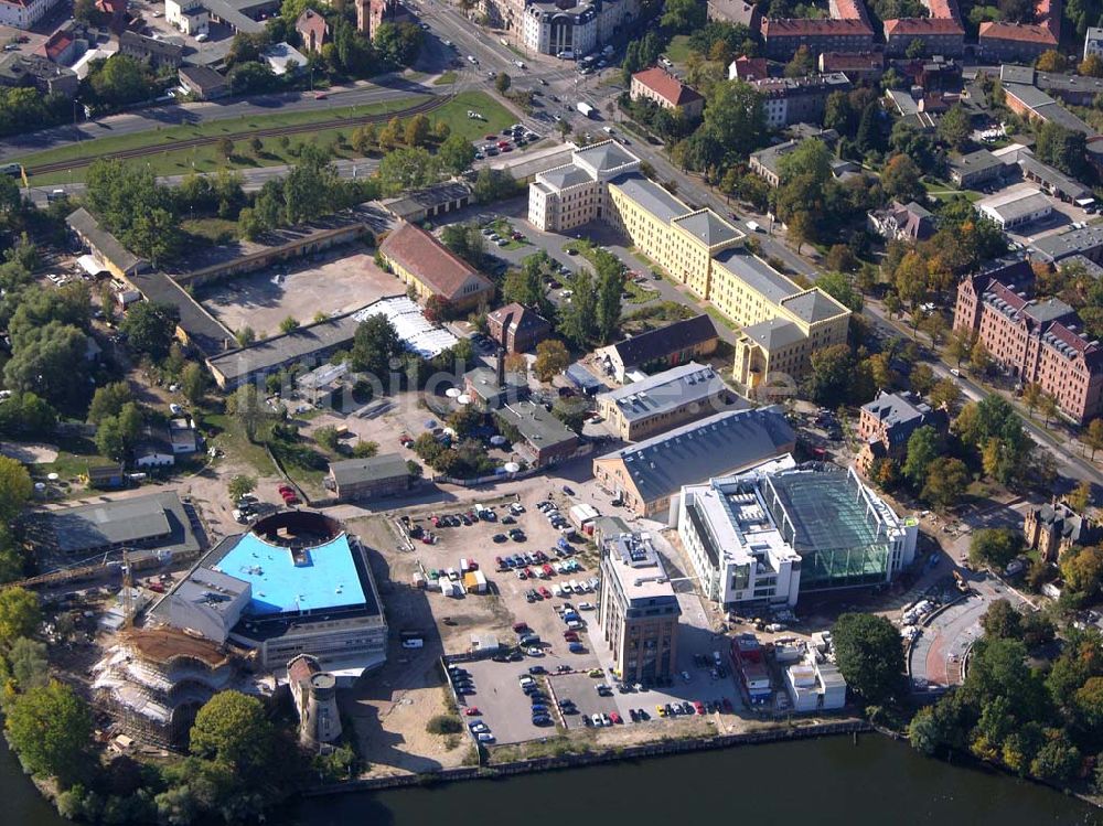 Luftbild Potsdam - Neubau des Hans-Otto-Theaters und Neubauten am Gelände des alten Gaswerkes an der Schiffbauergasse/ Berliner Straße am Tiefen See in Potsdam - Firmen: 1) König Spezialtiefbau www