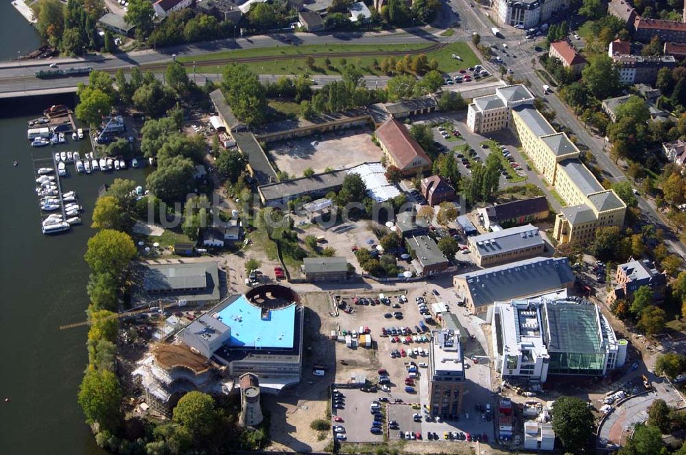 Luftaufnahme Potsdam - Neubau des Hans-Otto-Theaters und Neubauten am Gelände des alten Gaswerkes an der Schiffbauergasse/ Berliner Straße am Tiefen See in Potsdam - Firmen: 1) König Spezialtiefbau www