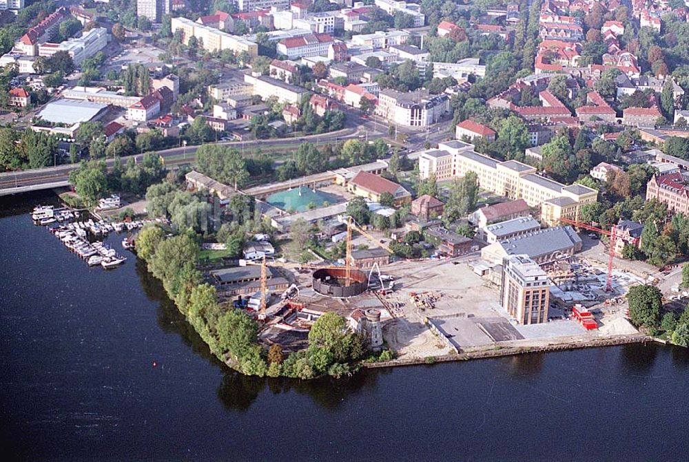 Potsdam von oben - Neubau des Hans-Otto-Theaters und Umbau des Geländes am alten Gaswerk an der Havel in Potsdam zu einem Wohn- und Geschäftszentrum