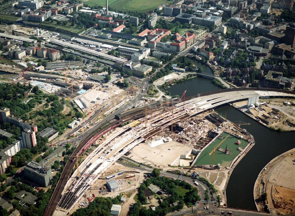 Berlin aus der Vogelperspektive: Neubau des Hauptbahnhof der Deutschen Bahn in Berlin, Deutschland