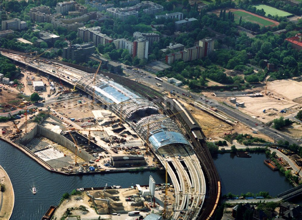 Berlin von oben - Neubau des Hauptbahnhof der Deutschen Bahn in Berlin, Deutschland