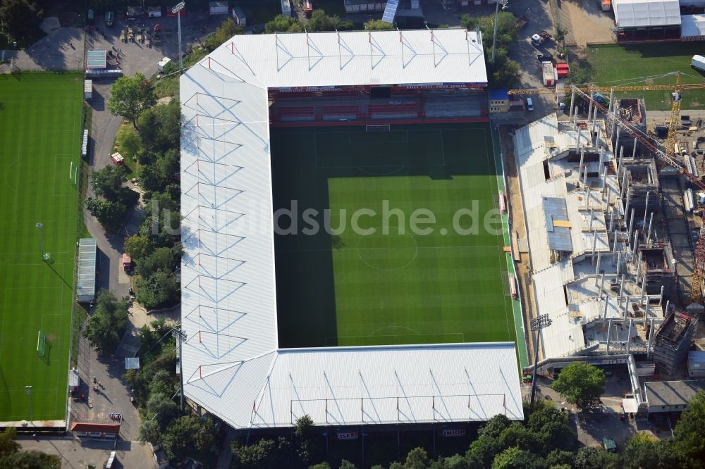 Berlin von oben - Neubau der Haupttribüne im Stadion An der alten Försterei in der Wuhlheide im Bezirk Köpenick in Berlin