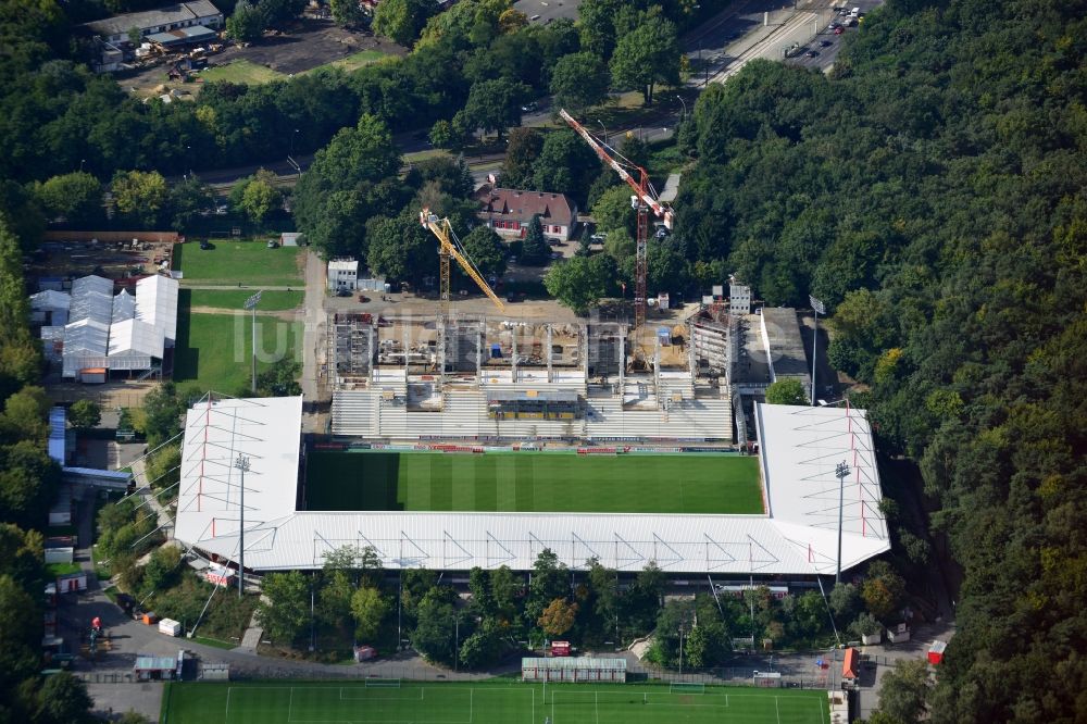 Luftbild Berlin - Neubau der Haupttribüne im Stadion An der alten Försterei in der Wuhlheide im Bezirk Köpenick in Berlin