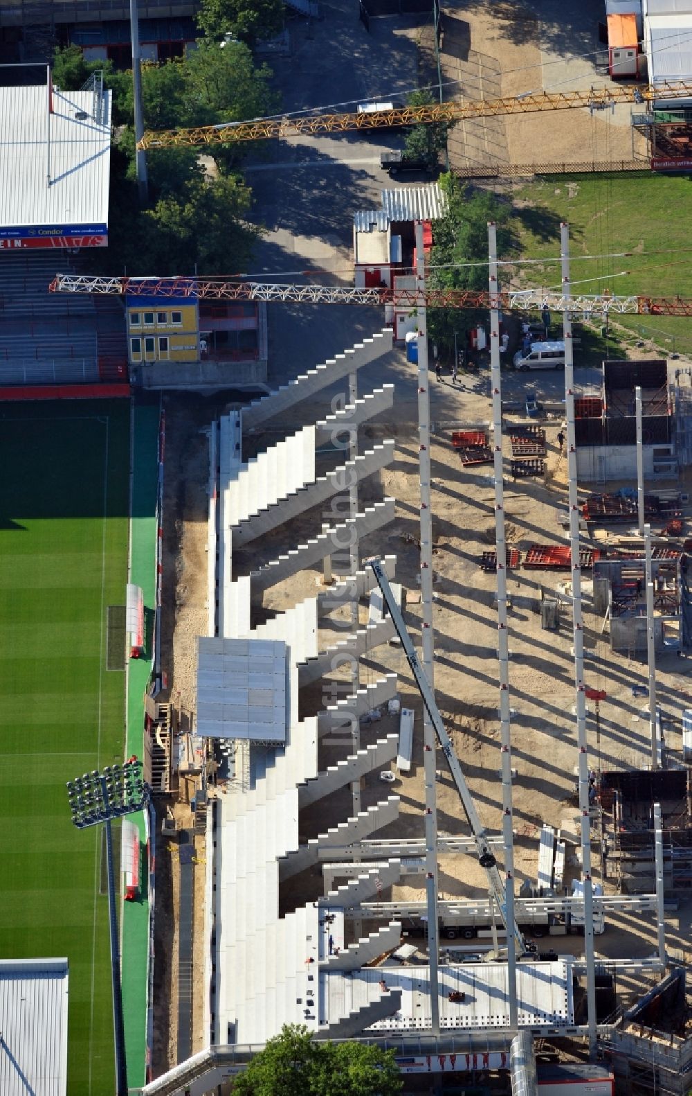 Berlin von oben - Neubau der Haupttribüne des Stadions an der Alten Försterei in Berlin