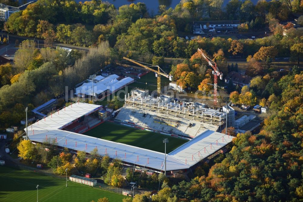 Berlin von oben - Neubau der Haupttribüne des Stadions an der Alten Försterei in Berlin