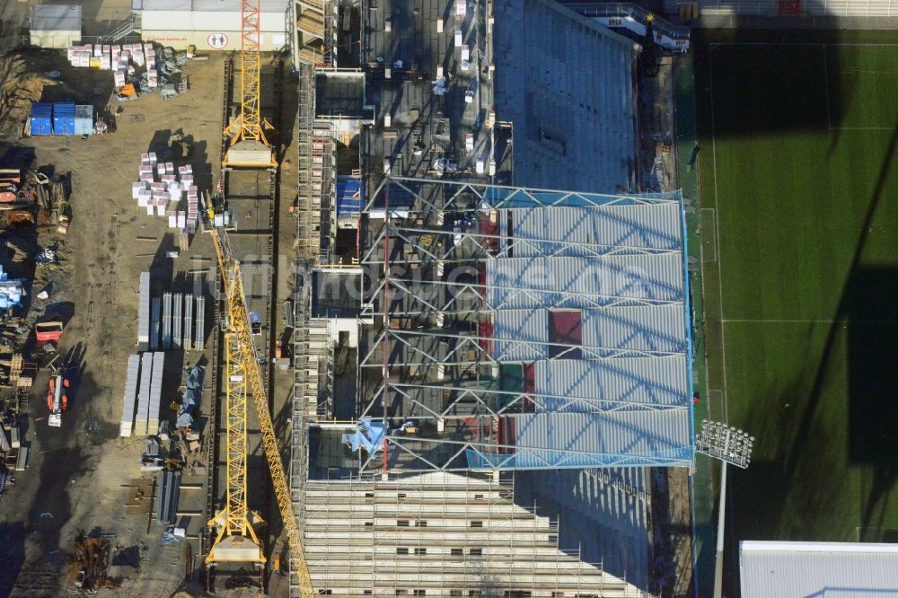 Berlin aus der Vogelperspektive: Neubau der Haupttribüne des Stadions an der Alten Försterei in Berlin