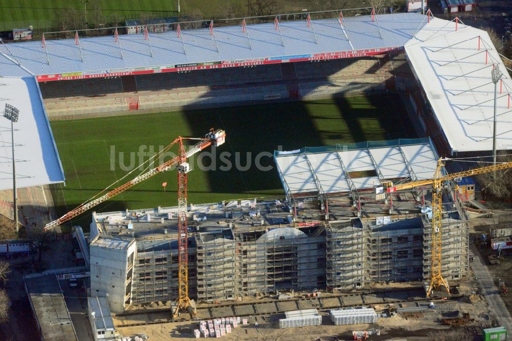 Berlin aus der Vogelperspektive: Neubau der Haupttribüne des Stadions an der Alten Försterei in Berlin