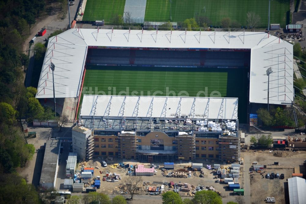 Luftaufnahme Berlin - Neubau der Haupttribüne des Stadions an der Alten Försterei in Berlin