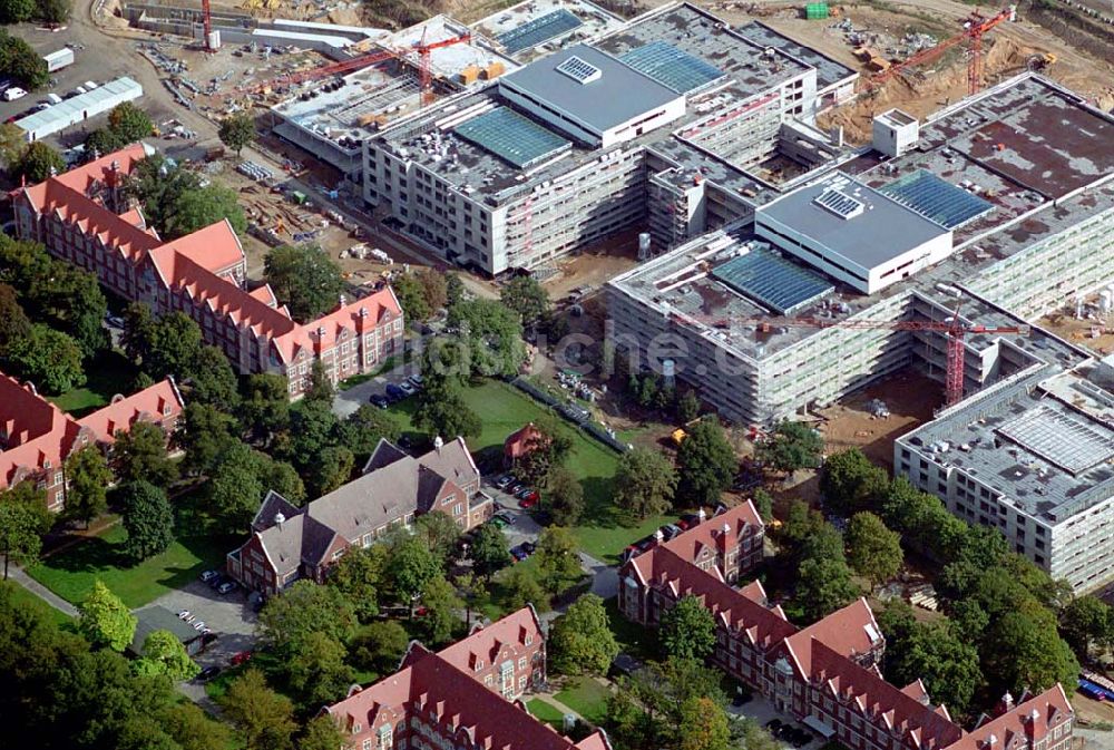 Berlin (Buch) aus der Vogelperspektive: Neubau des HELIOS Klinikum - Berlin (Buch)