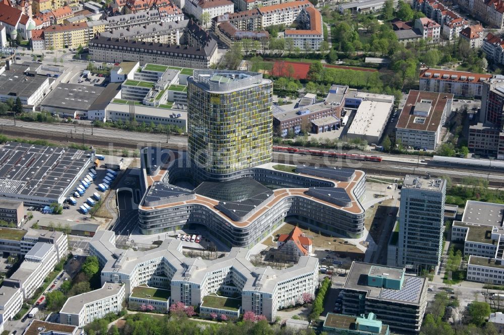 München von oben - Neubau- Hochhaus ADAC Zentrale in München