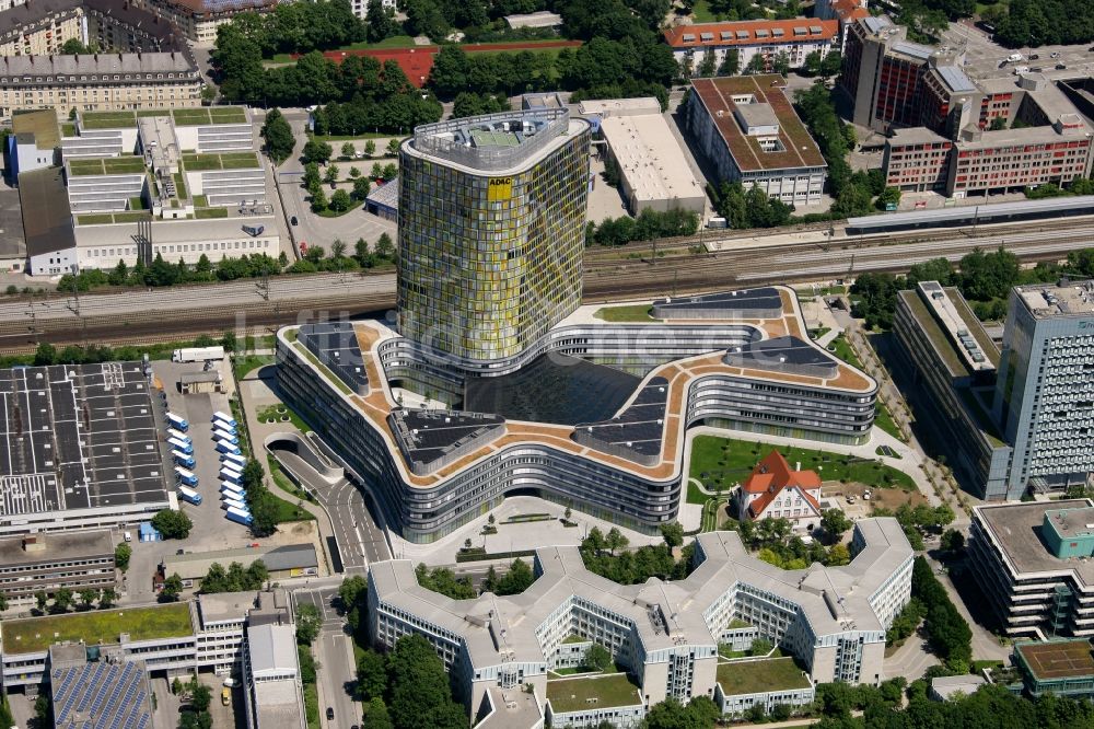 München von oben - Neubau- Hochhaus ADAC Zentrale in München im Bundesland Bayern