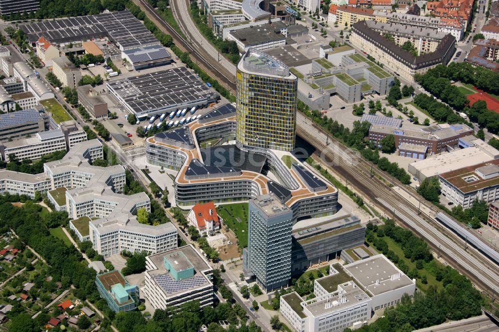 München von oben - Neubau- Hochhaus ADAC Zentrale in München im Bundesland Bayern