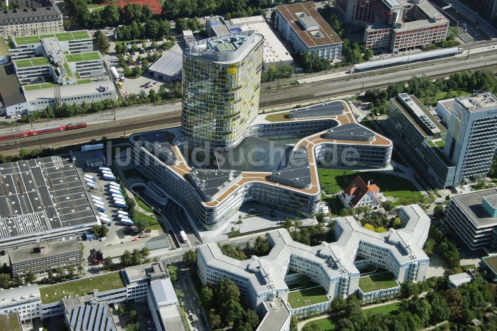 München von oben - Neubau- Hochhaus ADAC Zentrale in München im Bundesland Bayern