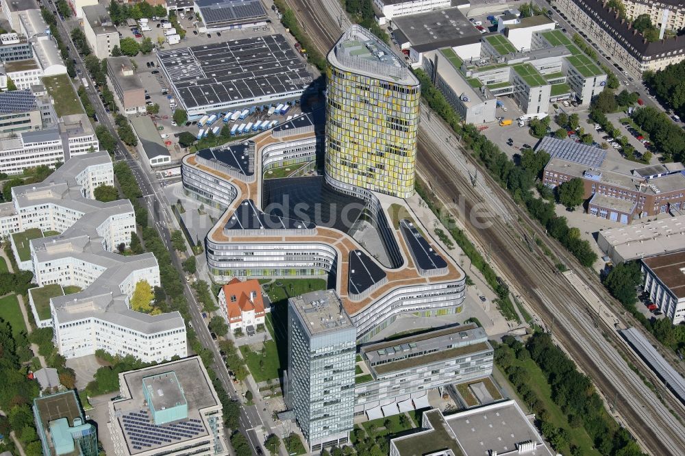 München von oben - Neubau- Hochhaus ADAC Zentrale in München im Bundesland Bayern