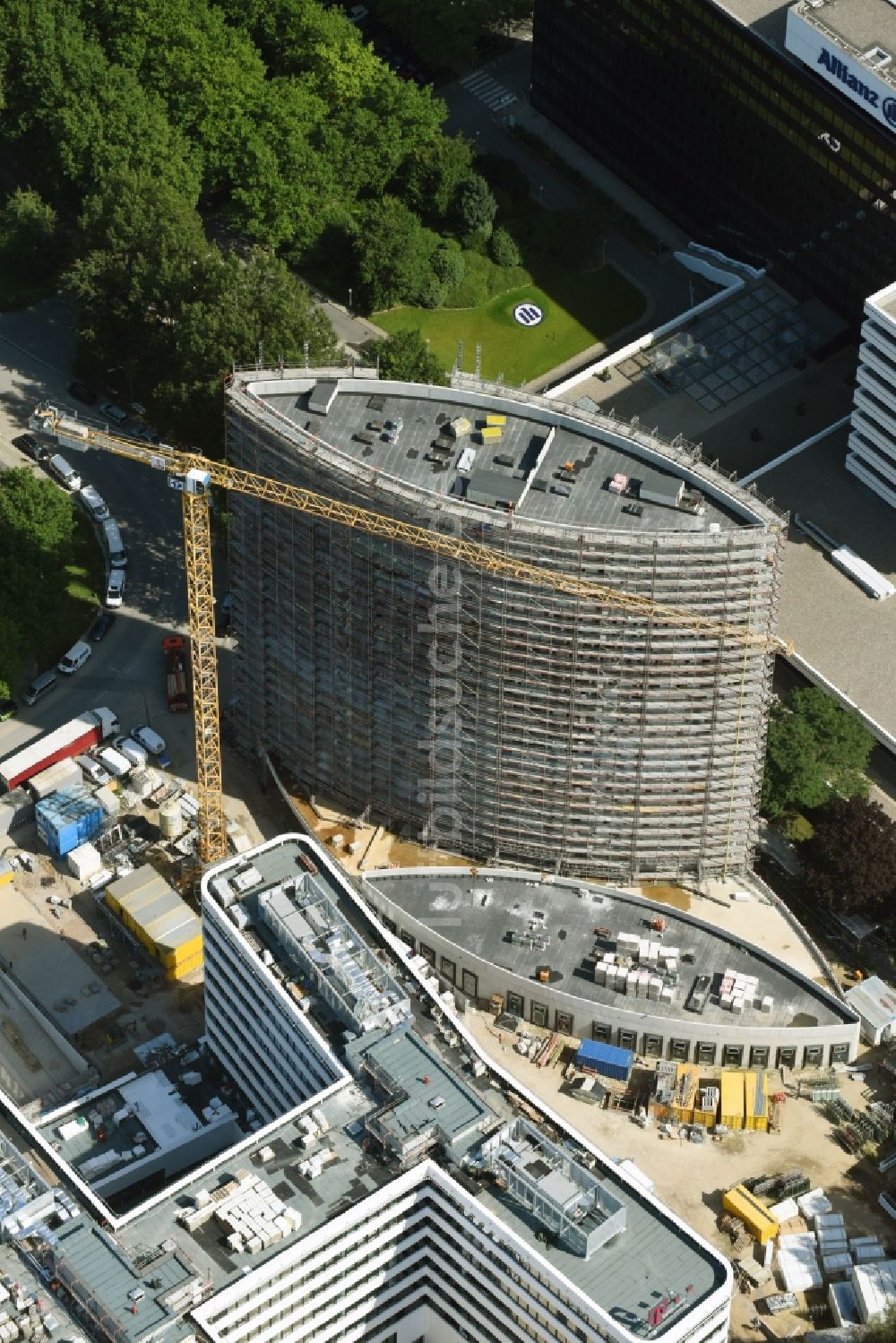 Luftbild Hamburg - Neubau- Hochhaus- Baustelle der Hotelanlage Holiday Inn im Geschäftsviertel City Nord in Hamburg