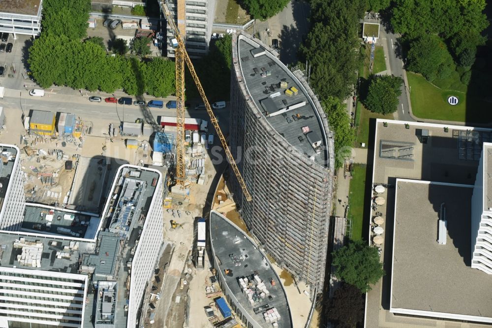 Luftaufnahme Hamburg - Neubau- Hochhaus- Baustelle der Hotelanlage Holiday Inn im Geschäftsviertel City Nord in Hamburg