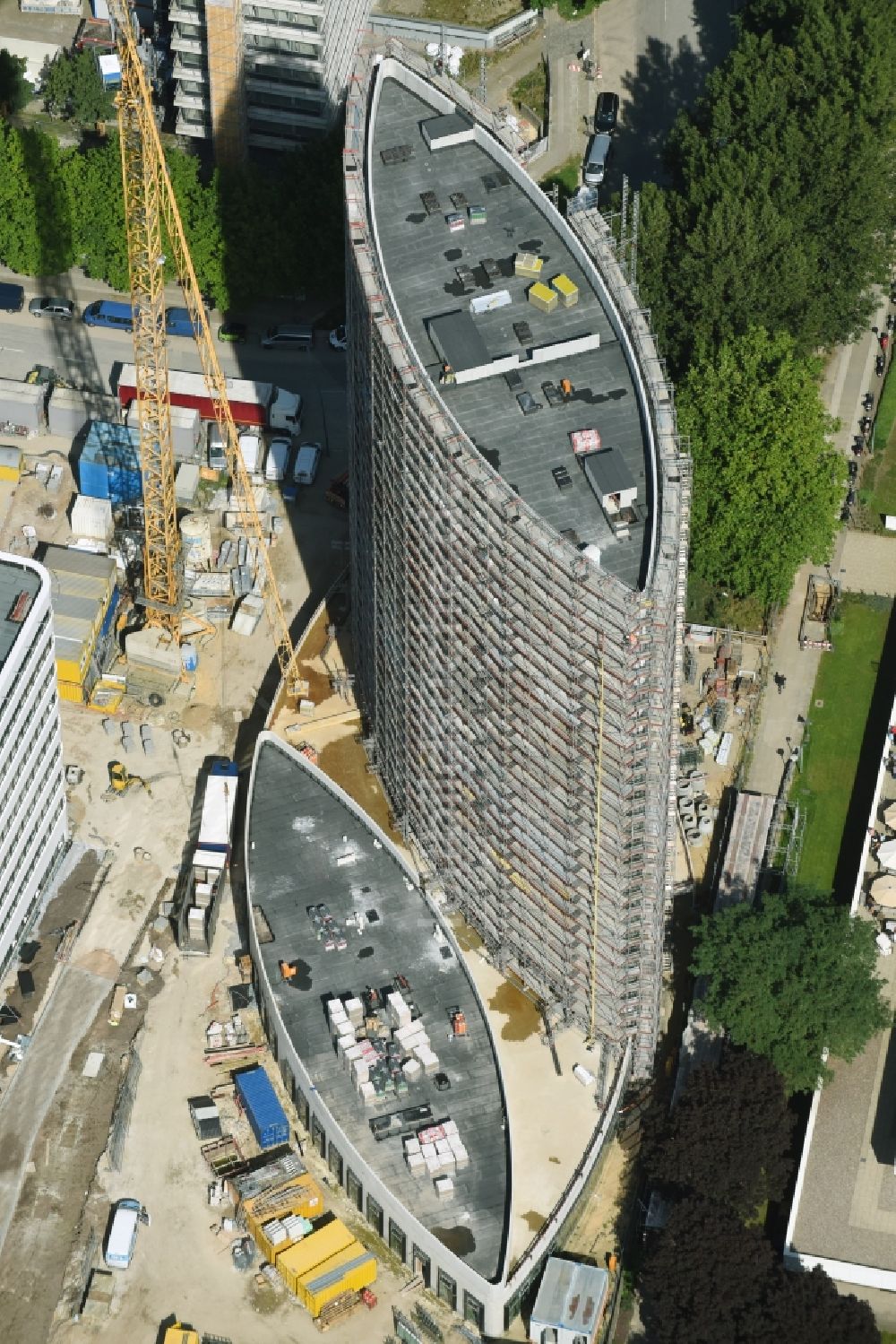 Hamburg von oben - Neubau- Hochhaus- Baustelle der Hotelanlage Holiday Inn im Geschäftsviertel City Nord in Hamburg