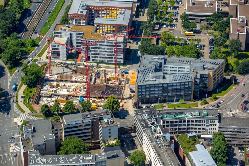 Luftbild Essen - Neubau- Hochhaus- Baustelle der Hotelanlage NOVUM STYLE in Essen im Bundesland Nordrhein-Westfalen