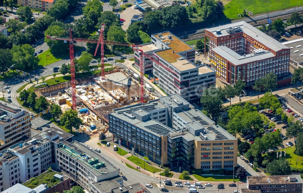 Luftaufnahme Essen - Neubau- Hochhaus- Baustelle der Hotelanlage NOVUM STYLE in Essen im Bundesland Nordrhein-Westfalen