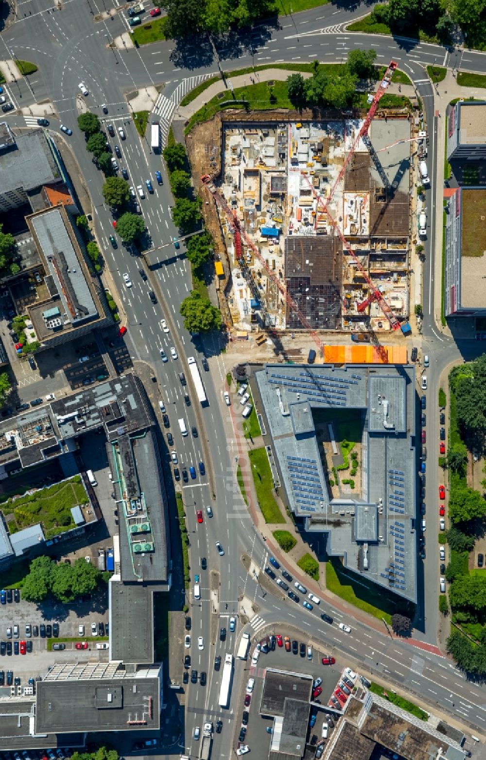 Luftbild Essen - Neubau- Hochhaus- Baustelle der Hotelanlage NOVUM STYLE in Essen im Bundesland Nordrhein-Westfalen