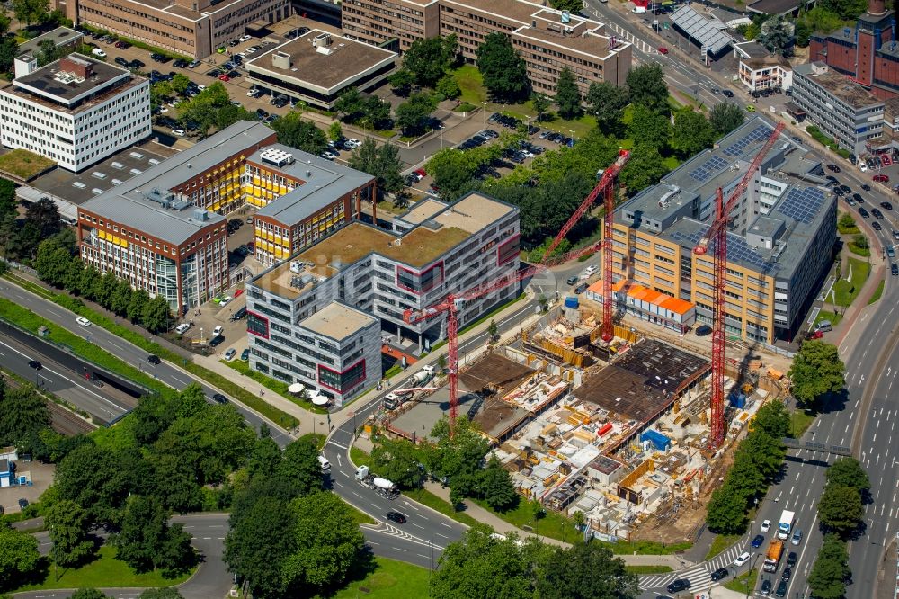 Luftaufnahme Essen - Neubau- Hochhaus- Baustelle der Hotelanlage NOVUM STYLE in Essen im Bundesland Nordrhein-Westfalen