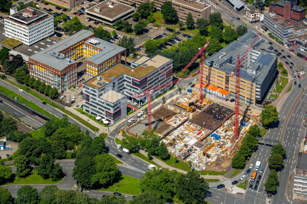 Essen von oben - Neubau- Hochhaus- Baustelle der Hotelanlage NOVUM STYLE in Essen im Bundesland Nordrhein-Westfalen