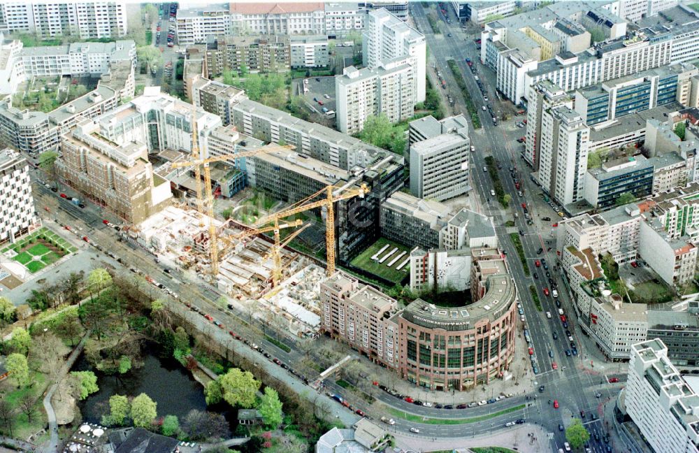 Luftbild Berlin - Neubau- Hochhaus- Baustelle der Hotelanlage Pullman Berlin Schweizerhof in Berlin, Deutschland