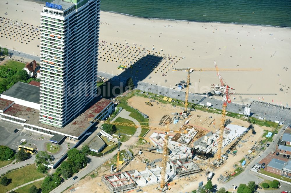 Lübeck von oben - Neubau- Hochhaus- Baustelle der Hotelanlage a-ja Resort Travemünde im Ortsteil Travemünde in Lübeck im Bundesland Schleswig-Holstein, Deutschland