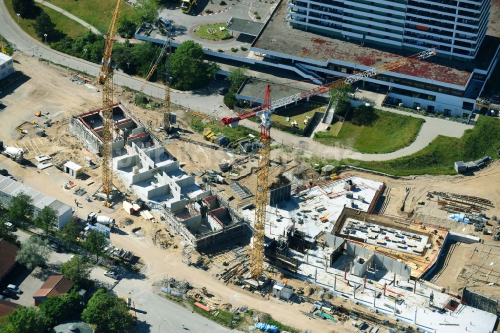 Lübeck aus der Vogelperspektive: Neubau- Hochhaus- Baustelle der Hotelanlage a-ja Resort Travemünde im Ortsteil Travemünde in Lübeck im Bundesland Schleswig-Holstein, Deutschland