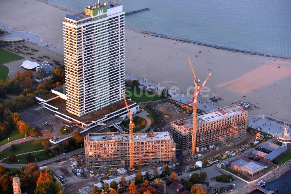 Lübeck von oben - Neubau- Hochhaus- Baustelle der Hotelanlage a-ja Resort Travemünde im Ortsteil Travemünde in Lübeck im Bundesland Schleswig-Holstein, Deutschland