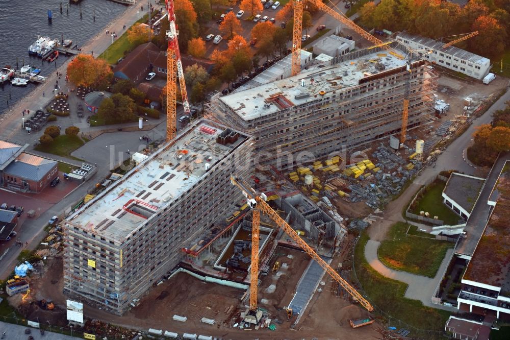 Luftbild Lübeck - Neubau- Hochhaus- Baustelle der Hotelanlage a-ja Resort Travemünde im Ortsteil Travemünde in Lübeck im Bundesland Schleswig-Holstein, Deutschland