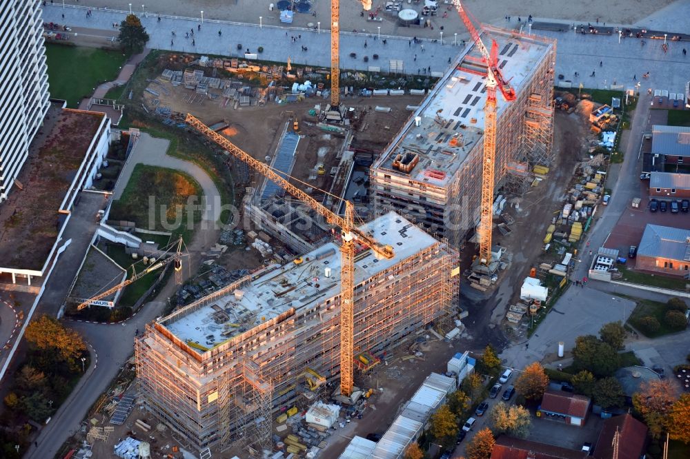 Luftbild Lübeck - Neubau- Hochhaus- Baustelle der Hotelanlage a-ja Resort Travemünde im Ortsteil Travemünde in Lübeck im Bundesland Schleswig-Holstein, Deutschland