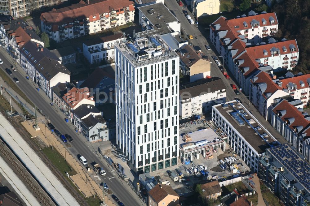 Luftaufnahme Lörrach - Neubau- Hochhaus- Baustelle der Hotelanlage Stadt Lörrach in Lörrach im Bundesland Baden-Württemberg