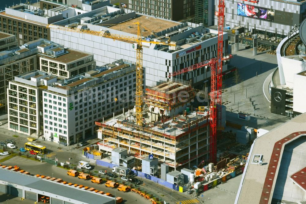 Berlin von oben - Neubau- Hochhaus- Baustelle der Hotelanlage Stream Tower im Ortsteil Friedrichshain in Berlin, Deutschland