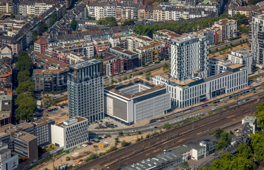 Luftaufnahme Düsseldorf - Neubau- Hochhaus- Baustelle der Hotelanlage Toulouser Allee in Düsseldorf im Bundesland Nordrhein-Westfalen, Deutschland