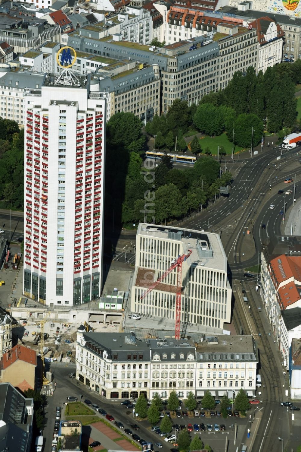 Luftaufnahme Leipzig - Neubau des Hochhaus- Gebäudekomplexes der Leipziger Wohnungs- und Baugesellschaft (LWB) am Wintergartenhochhaus in Leipzig im Bundesland Sachsen