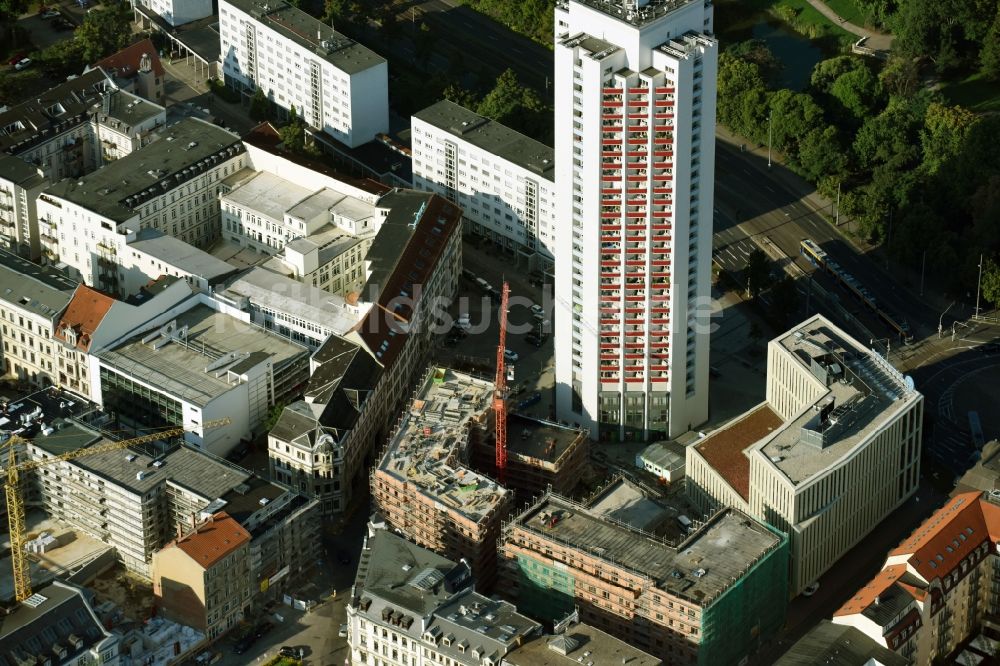 Luftbild Leipzig - Neubau des Hochhaus- Gebäudekomplexes der Leipziger Wohnungs- und Baugesellschaft (LWB) am Wintergartenhochhaus in Leipzig im Bundesland Sachsen