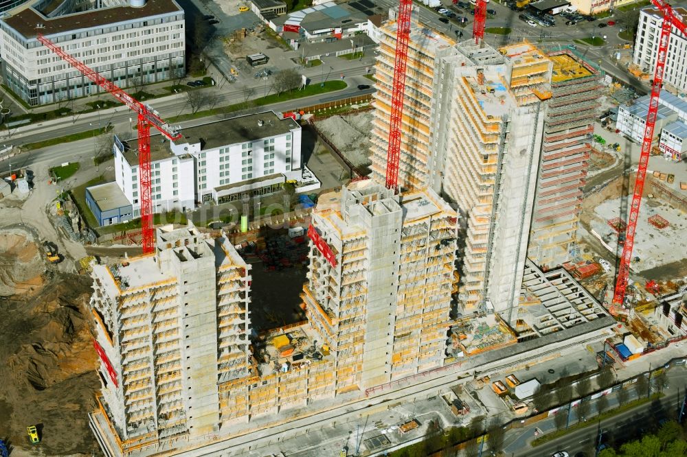 Offenbach am Main aus der Vogelperspektive: Neubau des Hochhaus- Gebäudekomplexes Stadtquartier Kaiserlei Quartier in Offenbach am Main im Bundesland Hessen, Deutschland