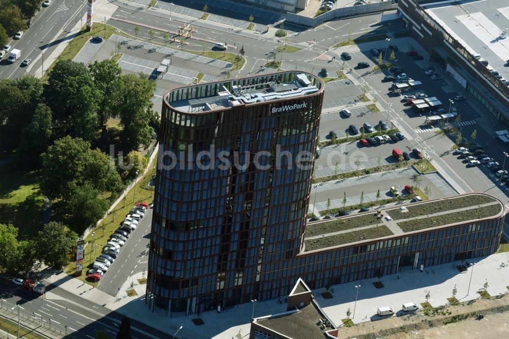 Braunschweig von oben - Neubau des Hochhauses am BRAWOPARK der Volksbank in Braunschweig im Bundesland Niedersachsen