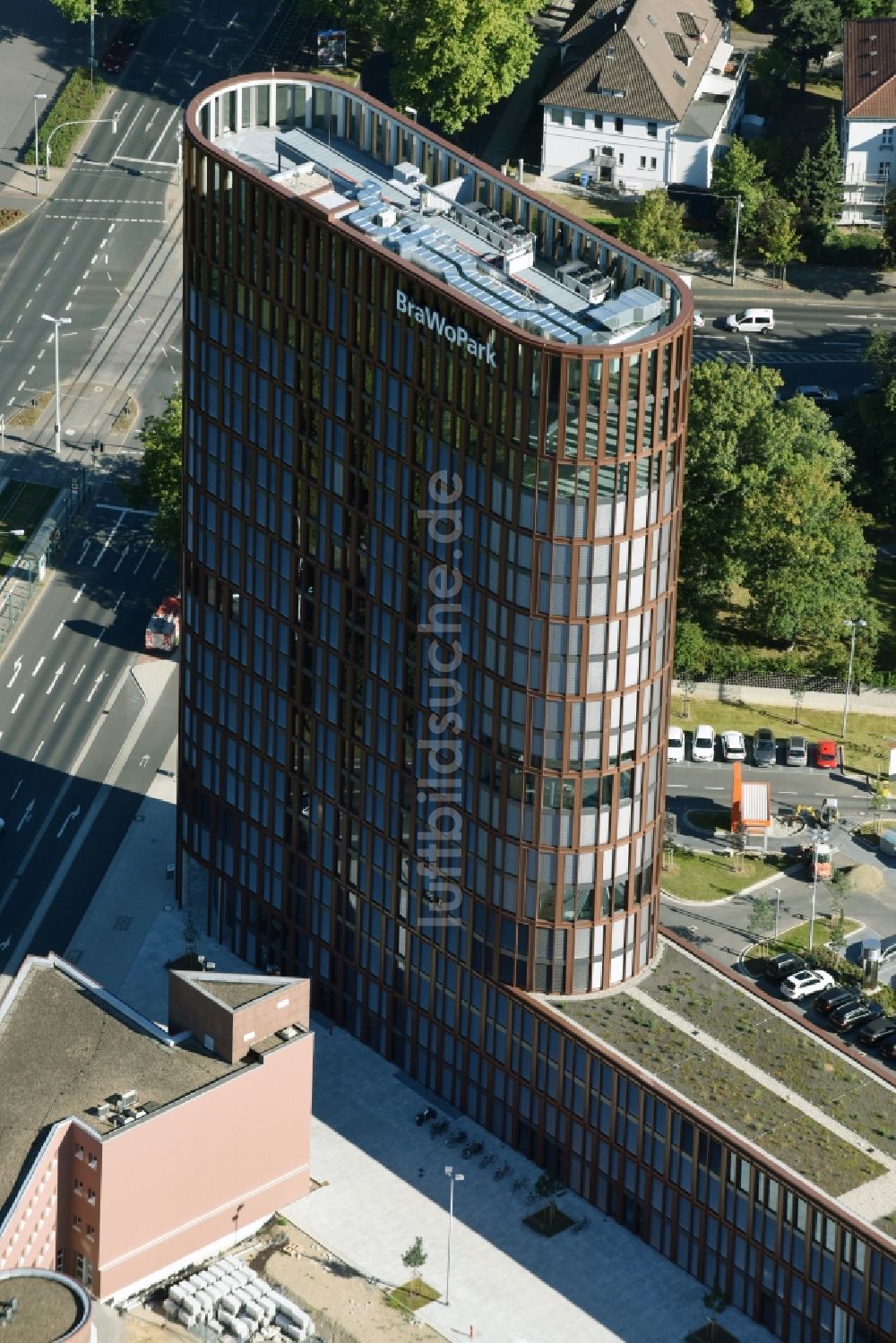 Luftaufnahme Braunschweig - Neubau des Hochhauses am BRAWOPARK der Volksbank in Braunschweig im Bundesland Niedersachsen