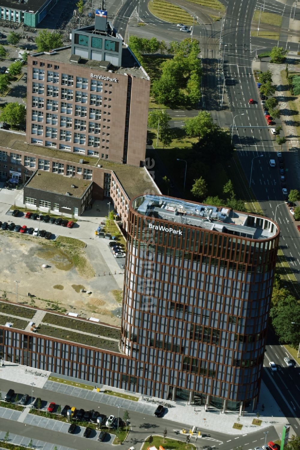 Luftaufnahme Braunschweig - Neubau des Hochhauses am BRAWOPARK der Volksbank in Braunschweig im Bundesland Niedersachsen