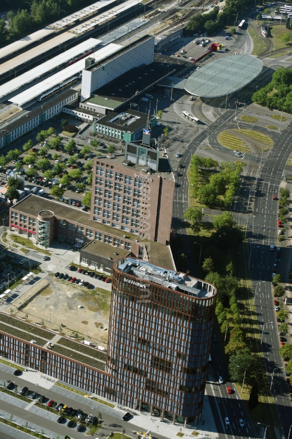 Braunschweig von oben - Neubau des Hochhauses am BRAWOPARK der Volksbank in Braunschweig im Bundesland Niedersachsen