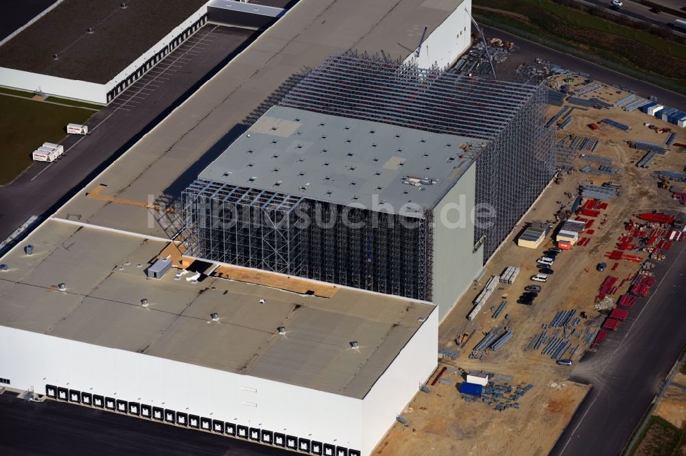 Günthersdorf aus der Vogelperspektive: Neubau eines Hochregal- Lager-Gebäudekomplex und Logistikzentrum auf dem Gelände der Höffner Möbelgesellschaft GmbH & Co.KG in Günthersdorf im Bundesland Sachsen-Anhalt