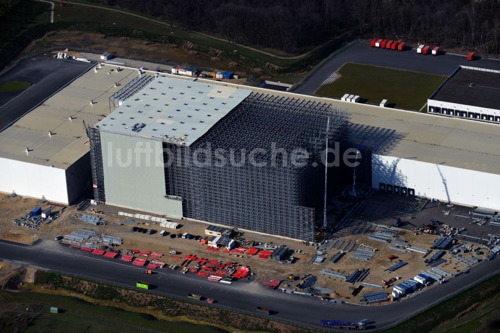 Günthersdorf aus der Vogelperspektive: Neubau eines Hochregal- Lager-Gebäudekomplex und Logistikzentrum auf dem Gelände der Höffner Möbelgesellschaft GmbH & Co.KG in Günthersdorf im Bundesland Sachsen-Anhalt