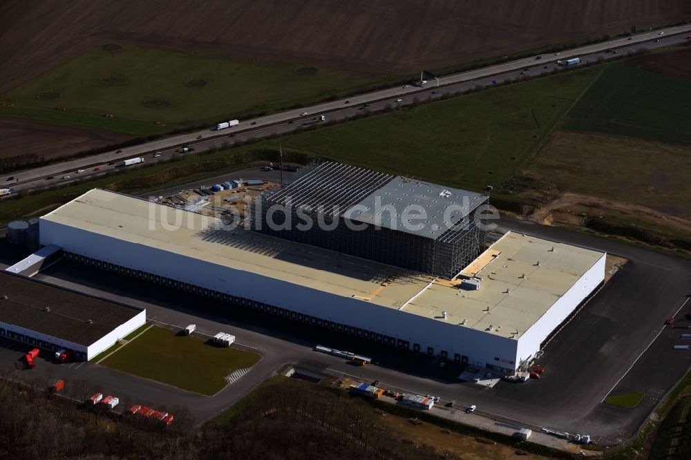 Luftaufnahme Günthersdorf - Neubau eines Hochregal- Lager-Gebäudekomplex und Logistikzentrum auf dem Gelände der Höffner Möbelgesellschaft GmbH & Co.KG in Günthersdorf im Bundesland Sachsen-Anhalt