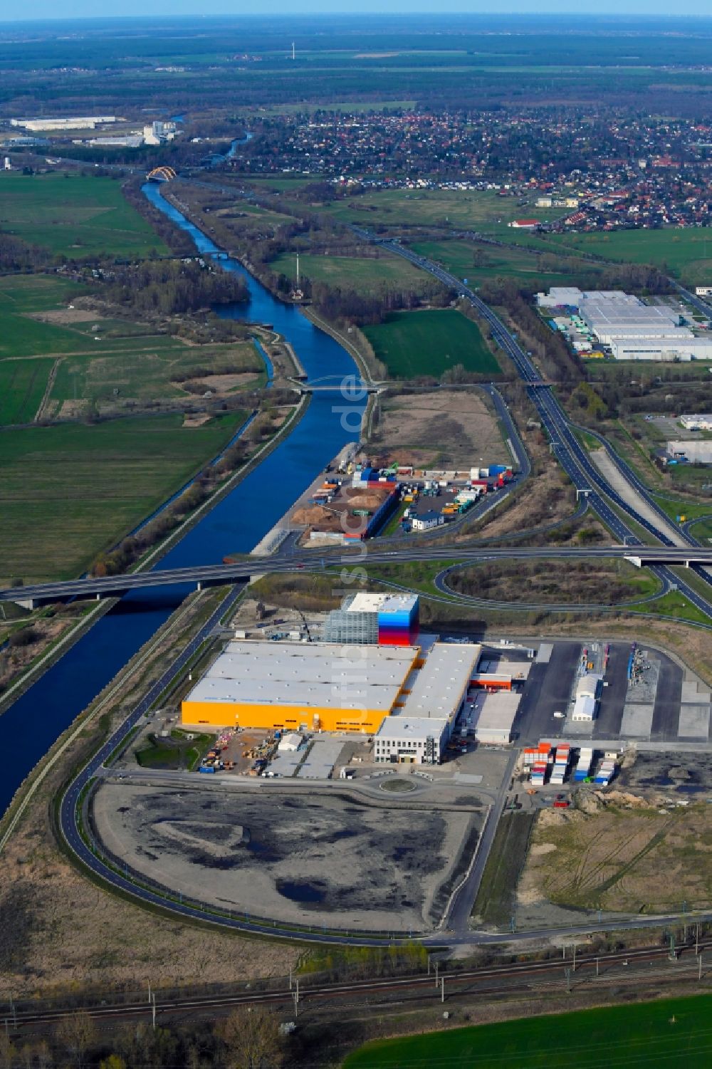 Luftbild Wustermark - Neubau eines Hochregal- Lager-Gebäudekomplex und Logistikzentrum auf dem Gelände dm VZ Verteilerzentrum in Wustermark im Bundesland Brandenburg, Deutschland