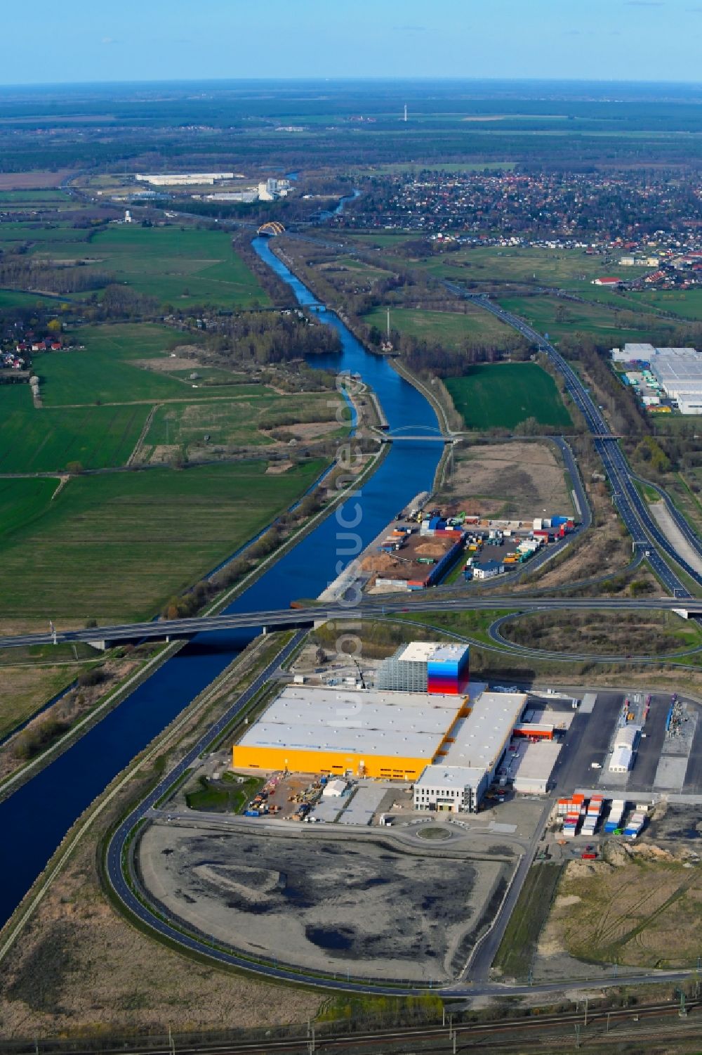 Luftaufnahme Wustermark - Neubau eines Hochregal- Lager-Gebäudekomplex und Logistikzentrum auf dem Gelände dm VZ Verteilerzentrum in Wustermark im Bundesland Brandenburg, Deutschland